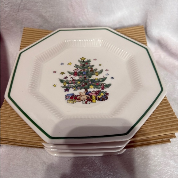 NIKKO Christmastime Salad/Dessert Plates - Set of 4 - Picture 2 of 4
